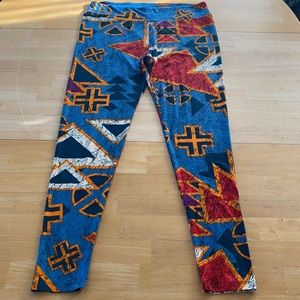 LULAROE. TALL & CURVY Long Colorful Red & Blue Geometric Design Soft Leggings.